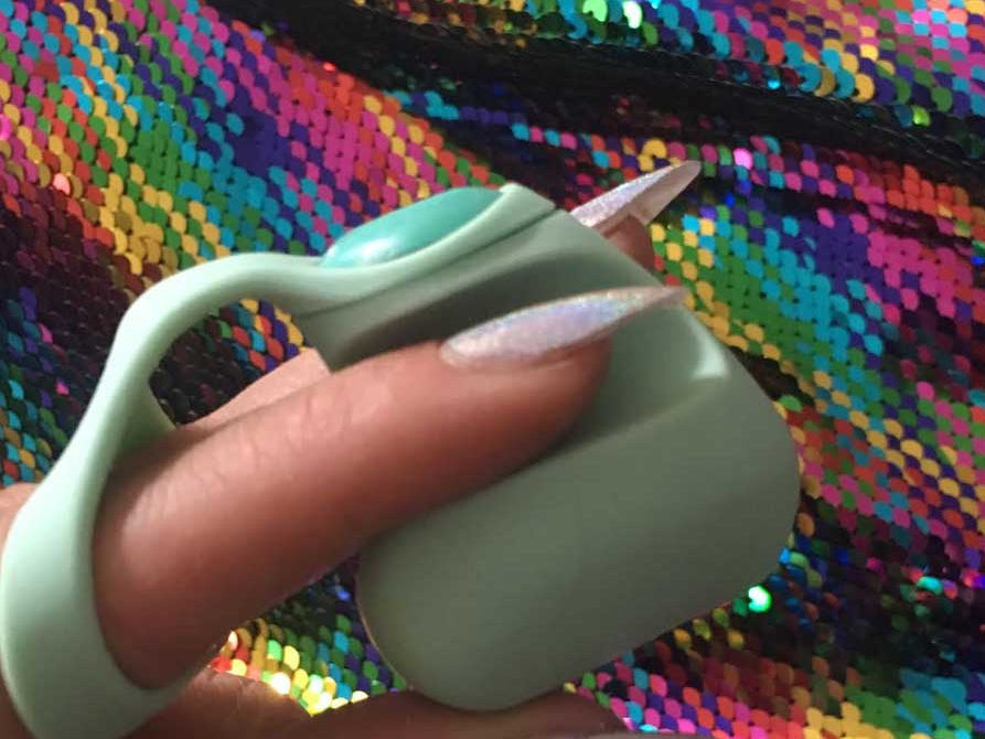 Dame Fin finger vibrator