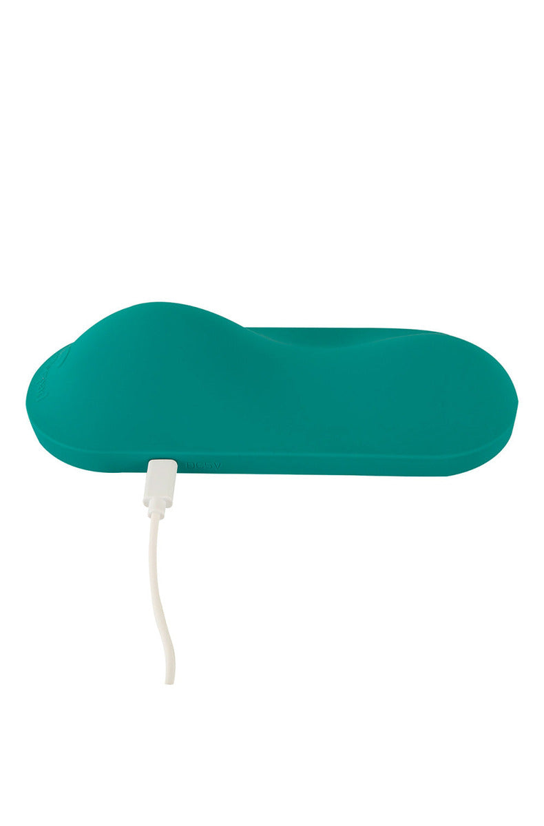 Orion VibePad Intense grinding pad charging by USB cable