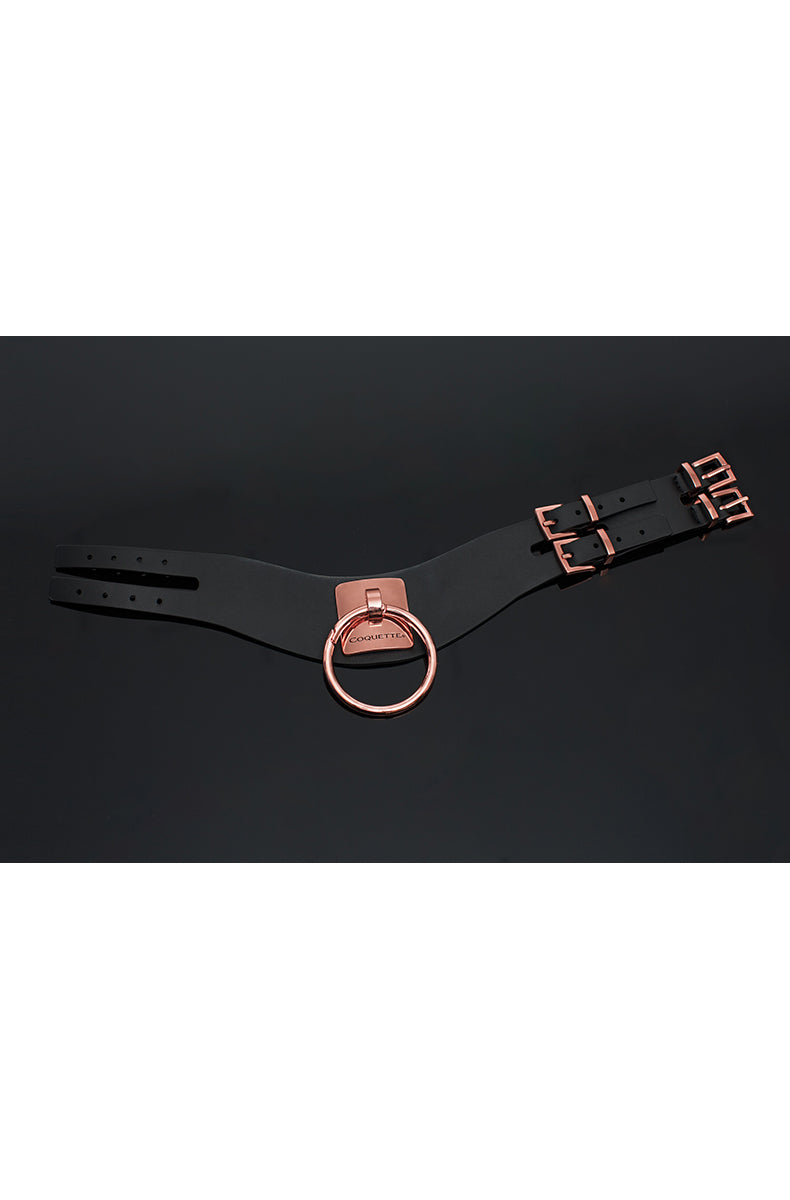 Wide black vegan leather collar with a polished rose-gold opening ring and engraved Coquette plate at the front.
